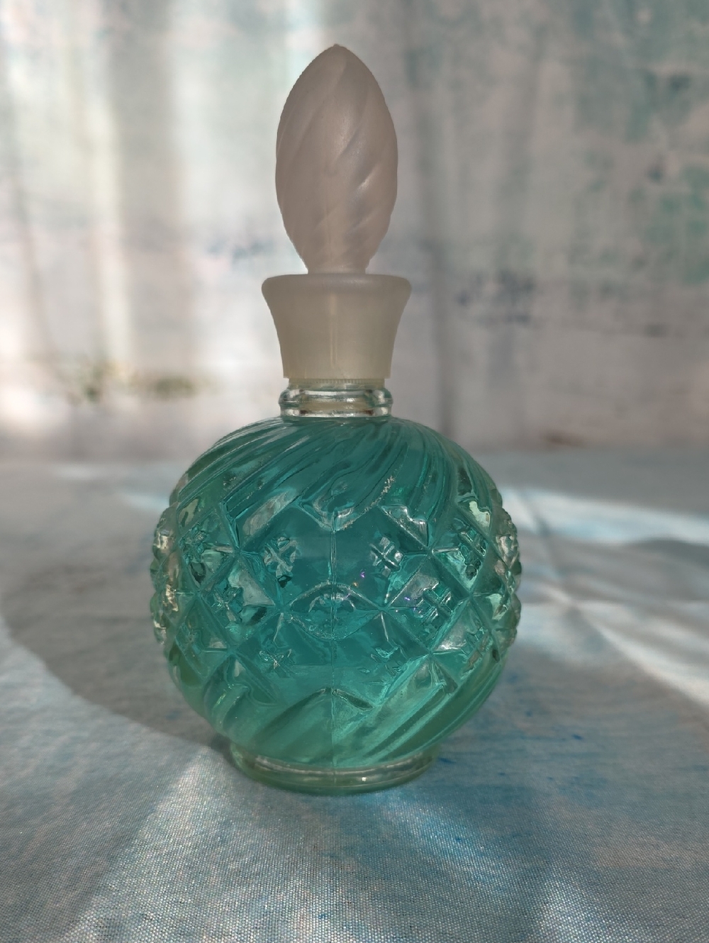 Cut-Glass Round Perfume Bottle with Frosted Stopper
